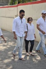 Rohit Roy at sonu nigam_s mom_s funeral in Mumbai on 1st March 2013 (178).JPG